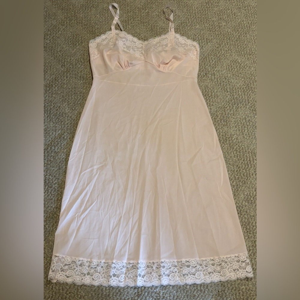 Rare Vintage SAAB Pink Nylon Slip – 1950s Glam – Made in USA – Size 34 MED